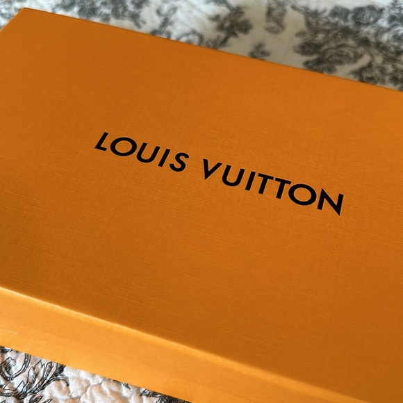 Louis Vuitton Wallet - Picture 10 of 10